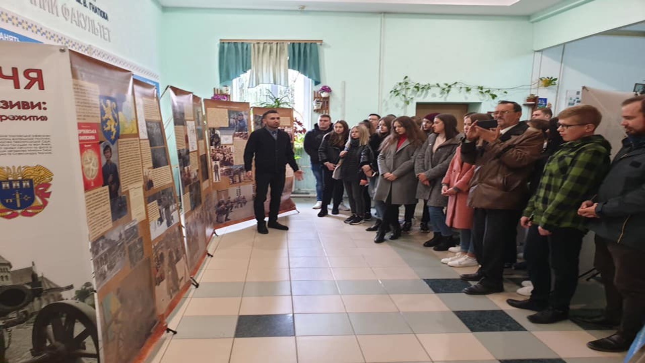 У педагогічному університеті демонструють виставку до 100-річчя Чортківської офензиви 