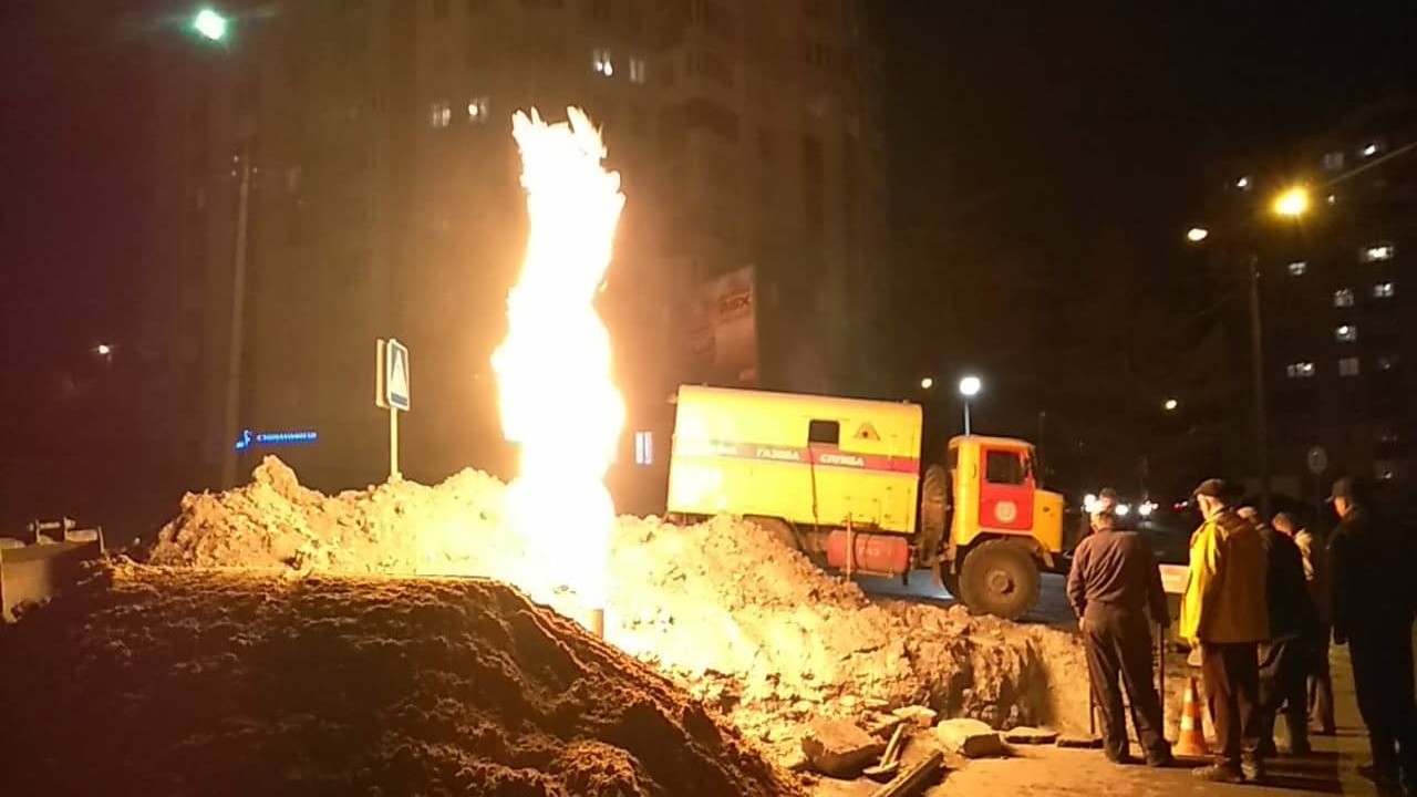 На вулиці Коновальця у Тернополі сталася аварія на газопроводі