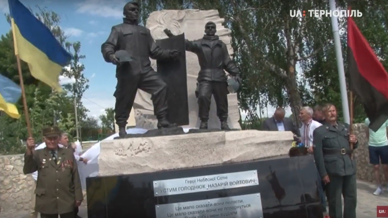 У Збаражі відкрили пам’ятник У. Голоднюку і Н. Войтовичу