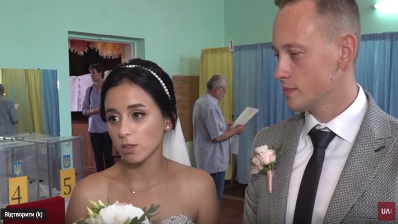 Молодята в Кутківцях голосували в день весілля