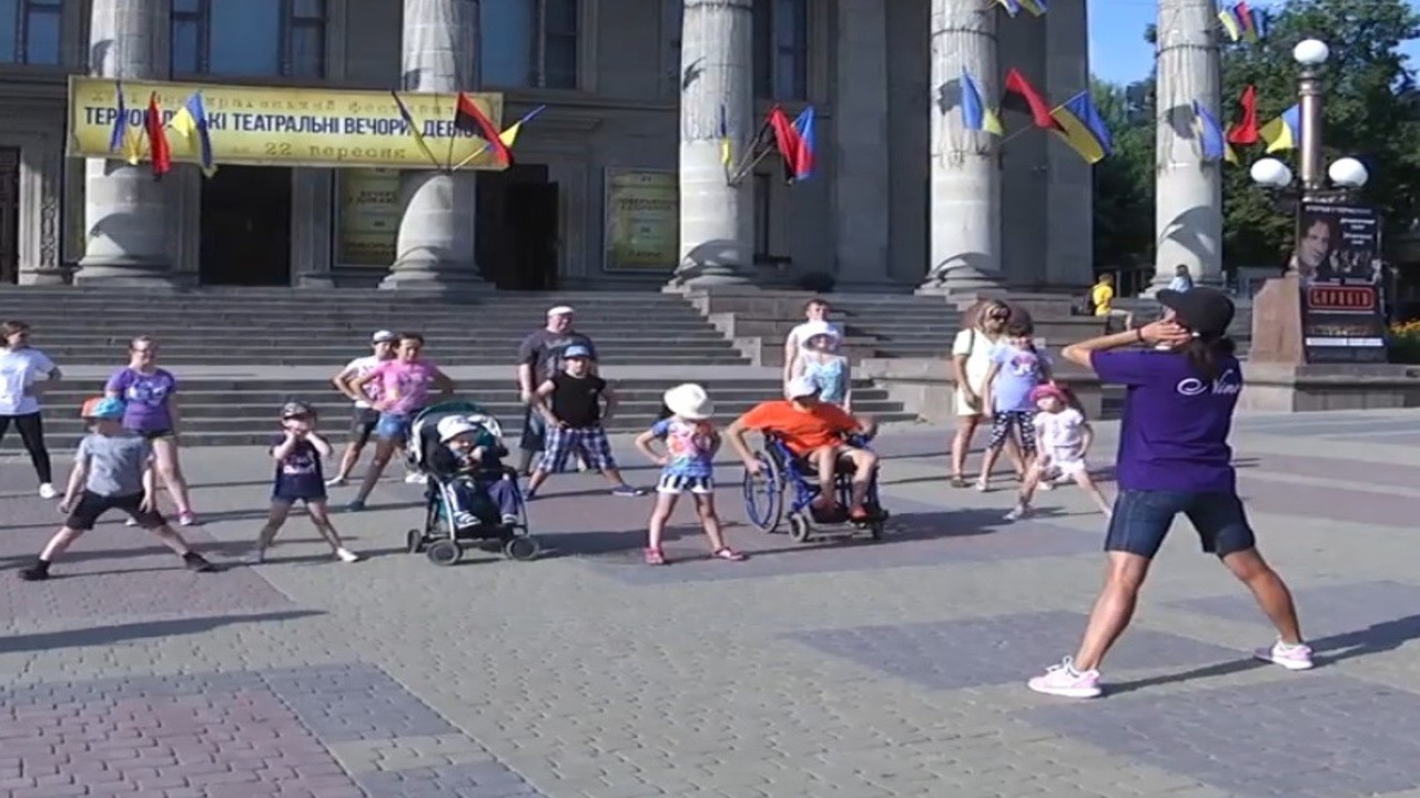 15 дітей з інвалідністю танцювали в Тернополі