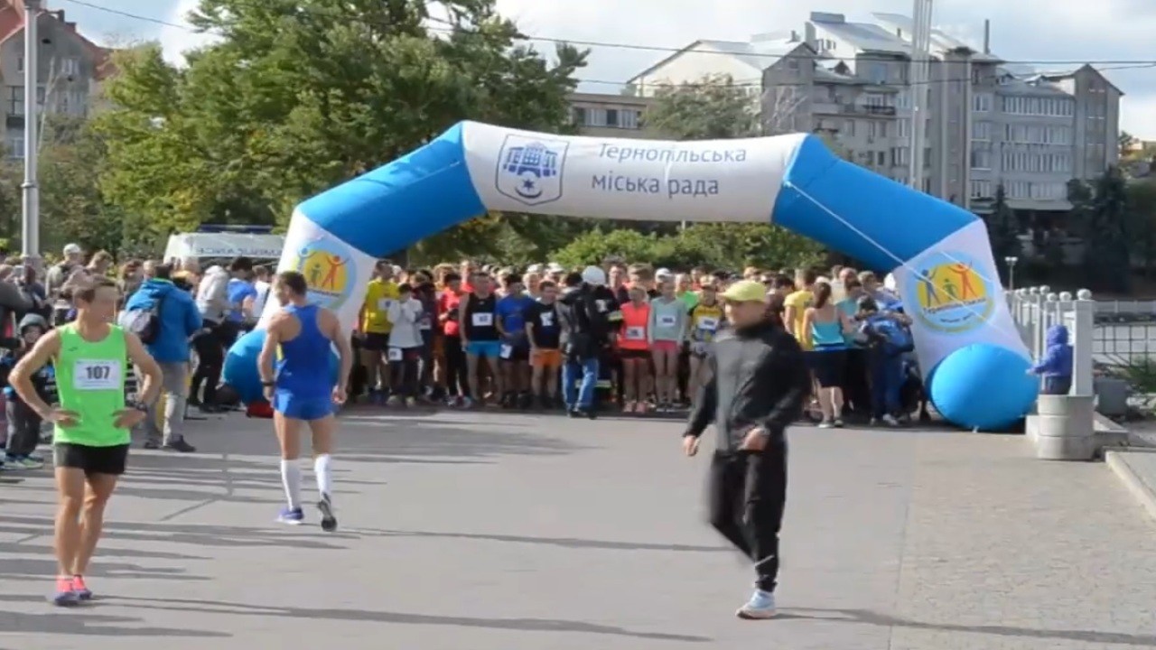 Близько 200 бігунів взяли участь у 23-й Тернопільській Озеряні