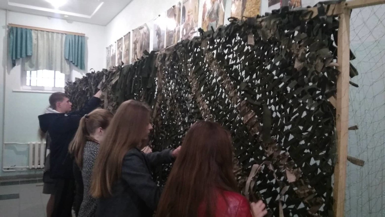 Студенти-історики повезли до Львівської 80-ї бригади маскувальні сітки
