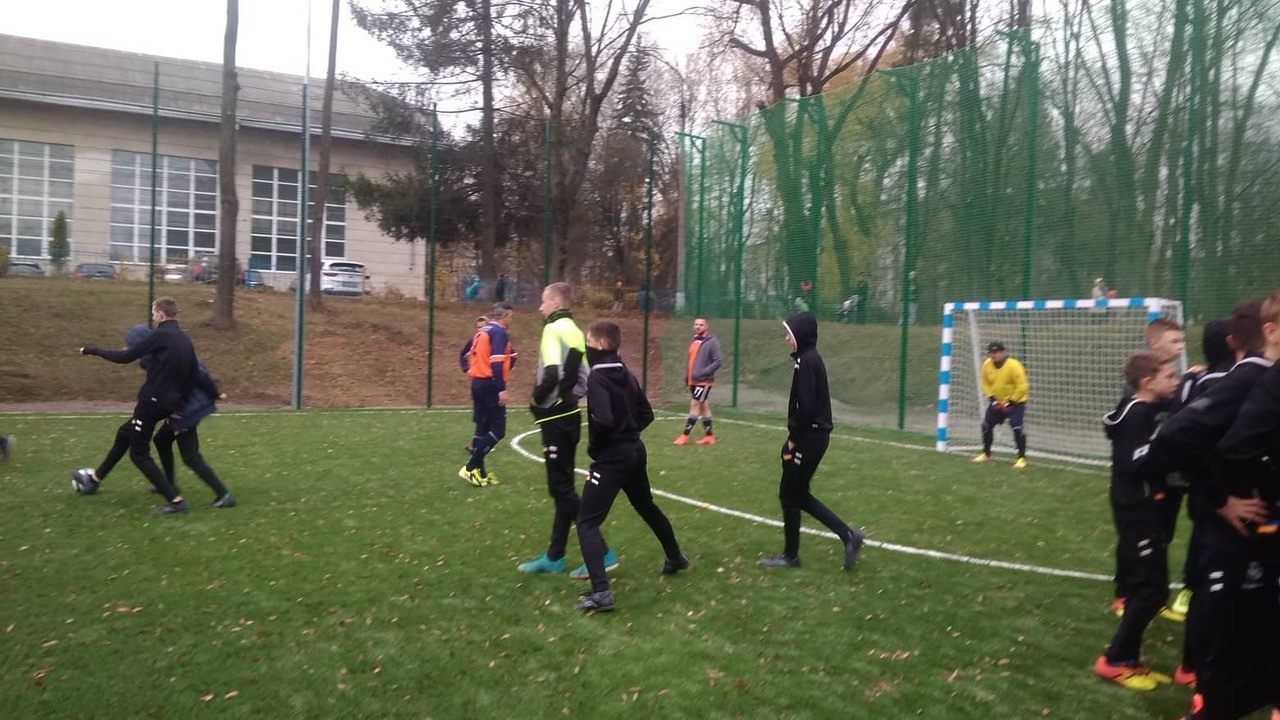 У Тернополі відкрили футбольний майданчик із штучною травою та критими трибунами